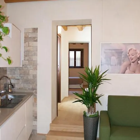 Porta Della Muda Apartament *